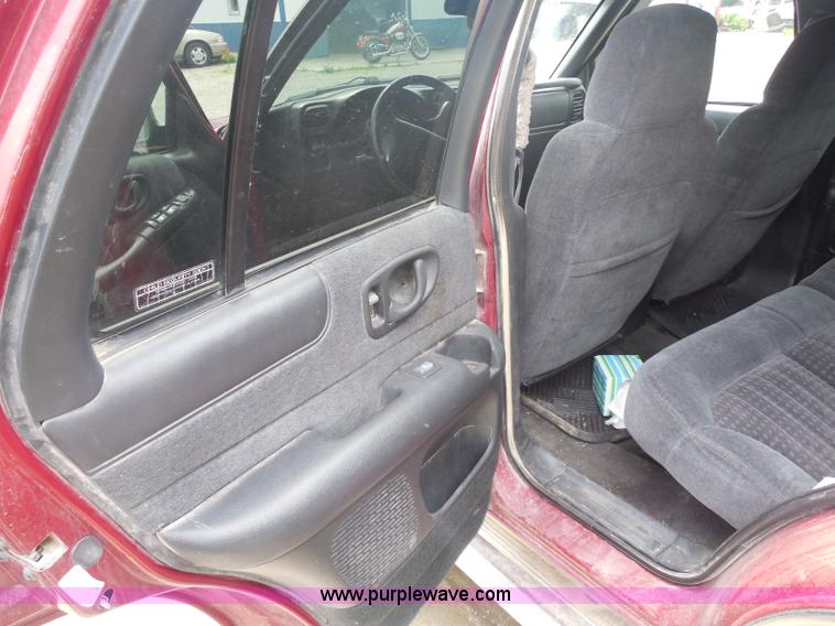 image for item H3121 1998 Chevrolet Blazer LS SUV