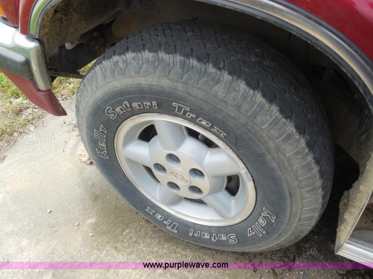 image for item H3121 1998 Chevrolet Blazer LS SUV