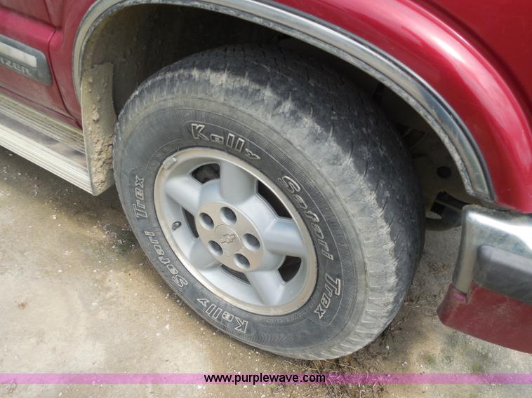 image for item H3121 1998 Chevrolet Blazer LS SUV