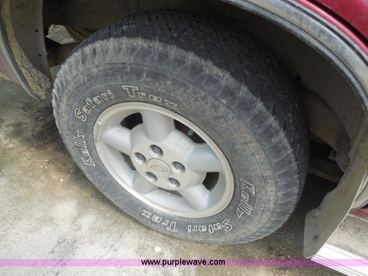 image for item H3121 1998 Chevrolet Blazer LS SUV