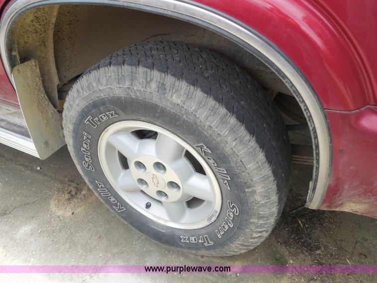 image for item H3121 1998 Chevrolet Blazer LS SUV