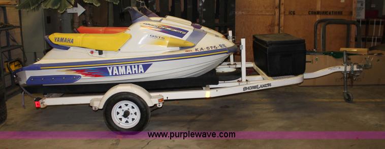 image for item H3521 (2) Yamaha WaveRaider 700 personal watercrafts