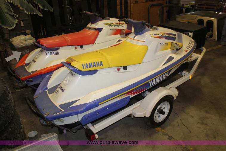image for item H3521 (2) Yamaha WaveRaider 700 personal watercrafts