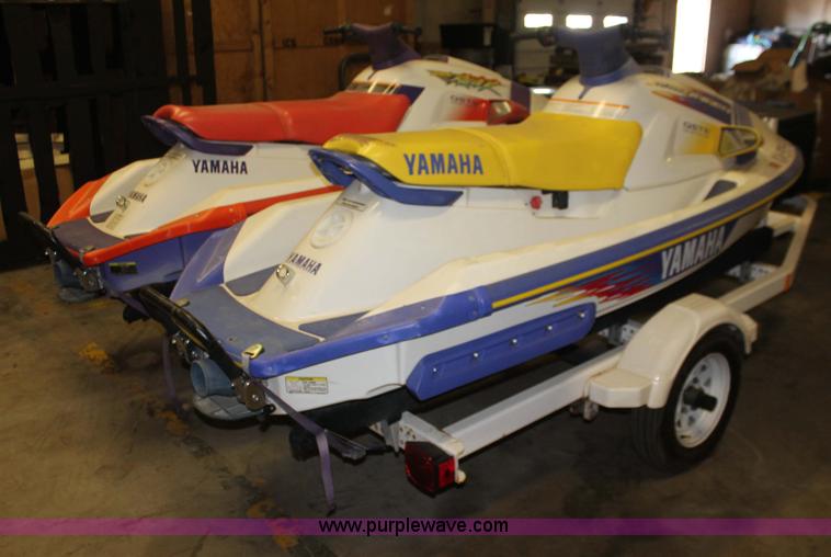 image for item H3521 (2) Yamaha WaveRaider 700 personal watercrafts