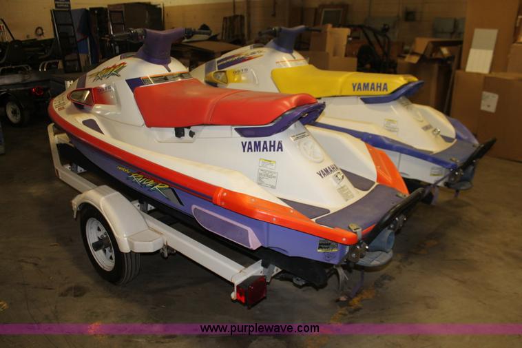 image for item H3521 (2) Yamaha WaveRaider 700 personal watercrafts