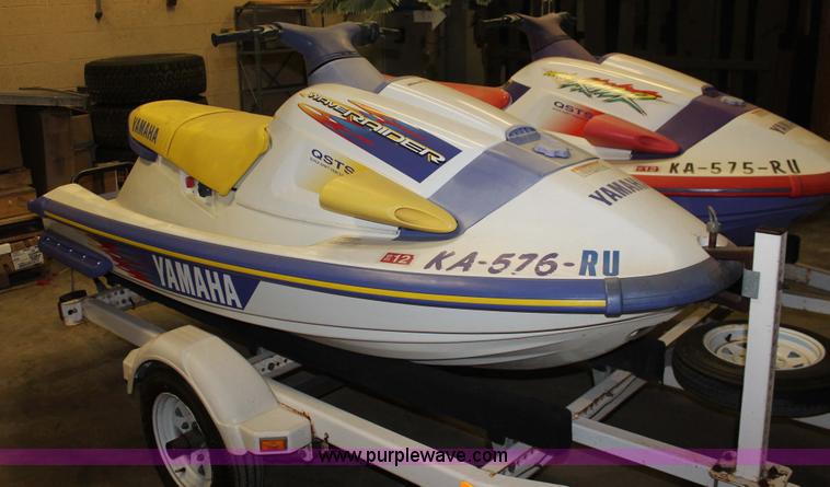 image for item H3521 (2) Yamaha WaveRaider 700 personal watercrafts