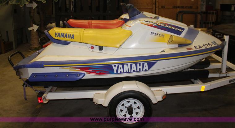 image for item H3521 (2) Yamaha WaveRaider 700 personal watercrafts