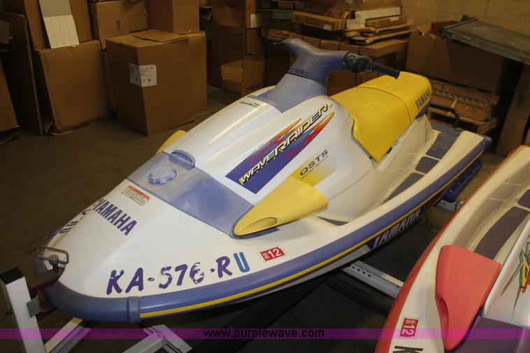 image for item H3521 (2) Yamaha WaveRaider 700 personal watercrafts