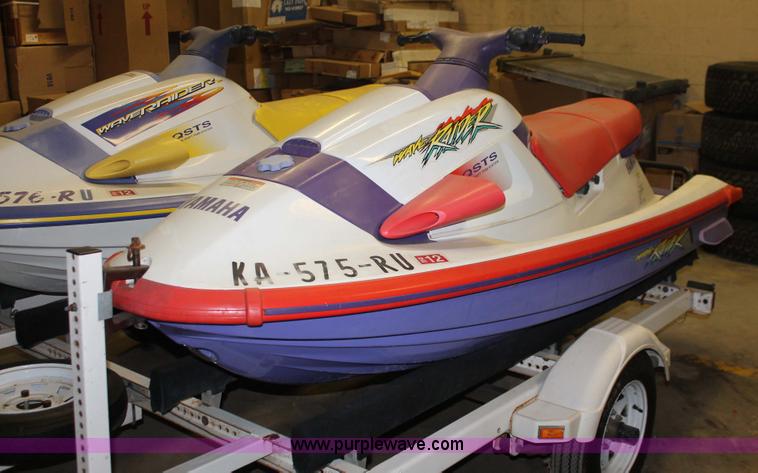 image for item H3521 (2) Yamaha WaveRaider 700 personal watercrafts