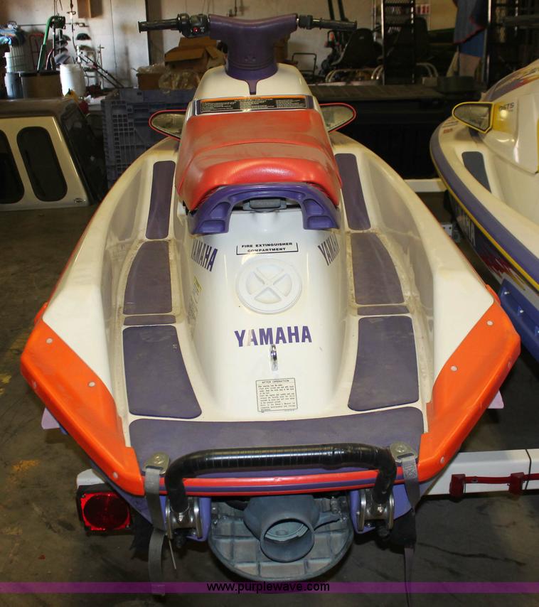 image for item H3521 (2) Yamaha WaveRaider 700 personal watercrafts