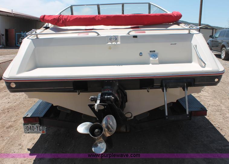image for item H3573 1992 Maxum 2400 Super Sport Limited boat