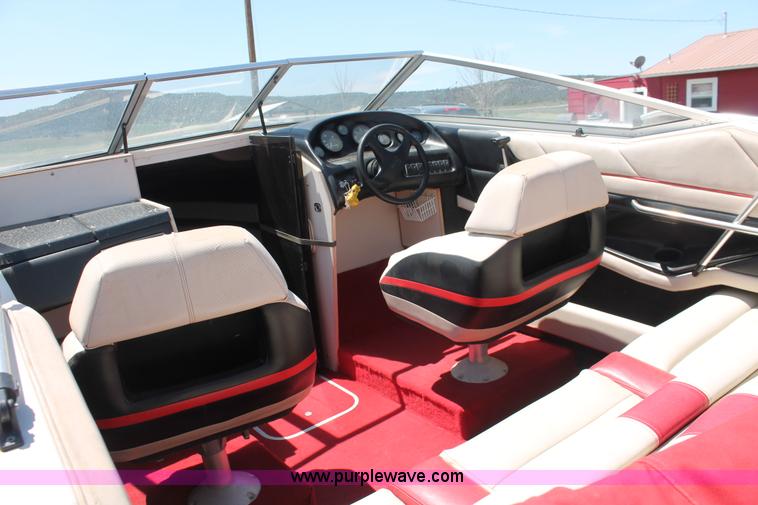 image for item H3573 1992 Maxum 2400 Super Sport Limited boat