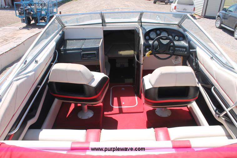 image for item H3573 1992 Maxum 2400 Super Sport Limited boat