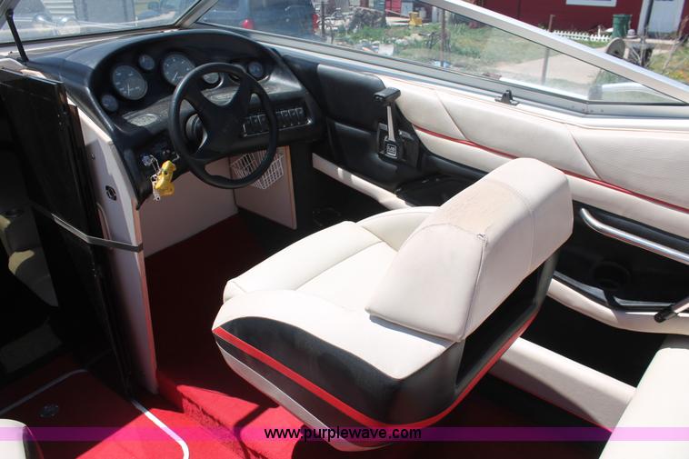 image for item H3573 1992 Maxum 2400 Super Sport Limited boat