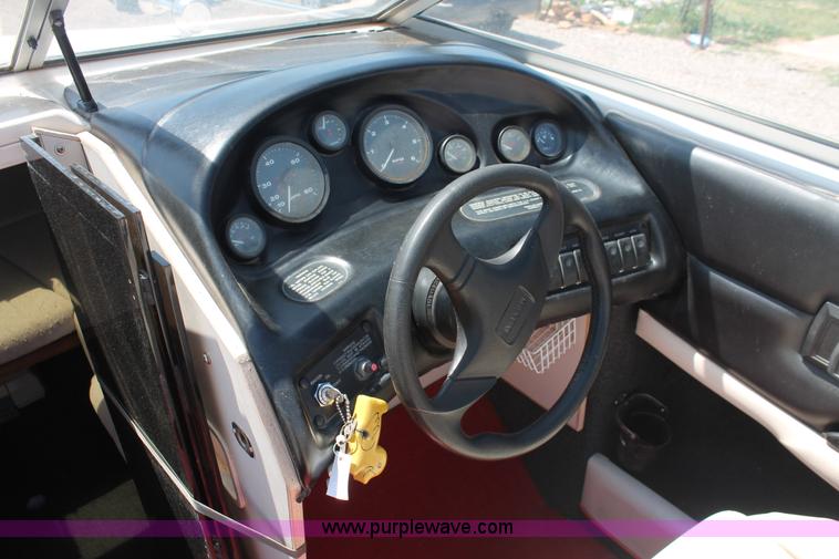 image for item H3573 1992 Maxum 2400 Super Sport Limited boat