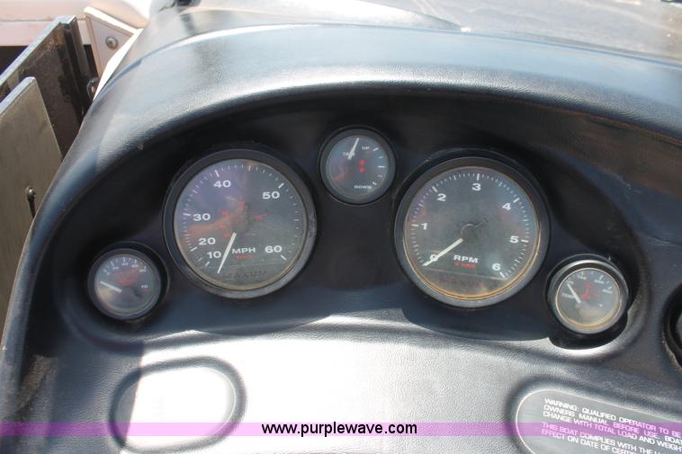 image for item H3573 1992 Maxum 2400 Super Sport Limited boat