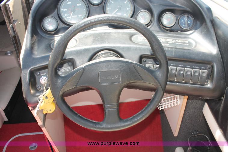 image for item H3573 1992 Maxum 2400 Super Sport Limited boat