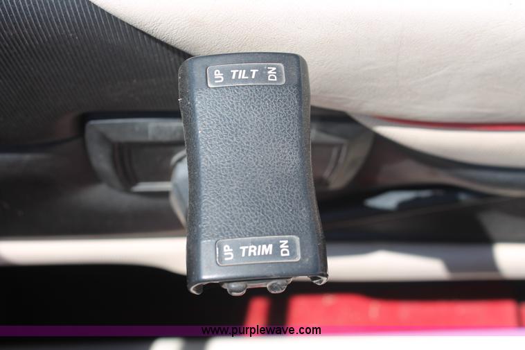 image for item H3573 1992 Maxum 2400 Super Sport Limited boat