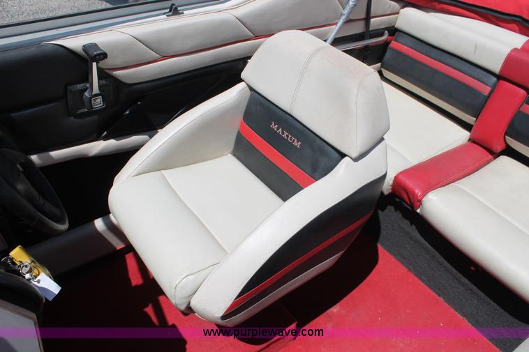 image for item H3573 1992 Maxum 2400 Super Sport Limited boat