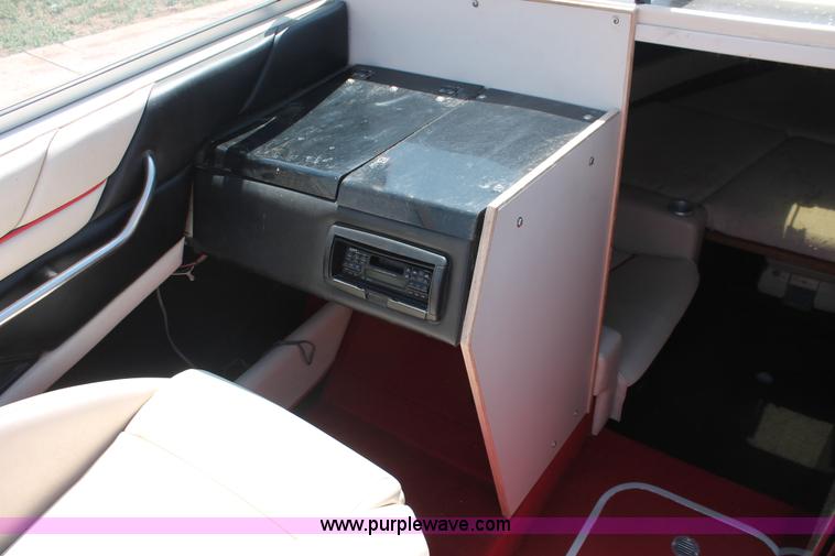 image for item H3573 1992 Maxum 2400 Super Sport Limited boat