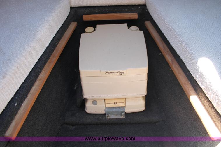 image for item H3573 1992 Maxum 2400 Super Sport Limited boat