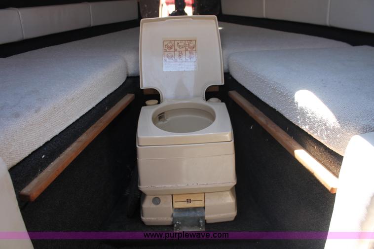 image for item H3573 1992 Maxum 2400 Super Sport Limited boat