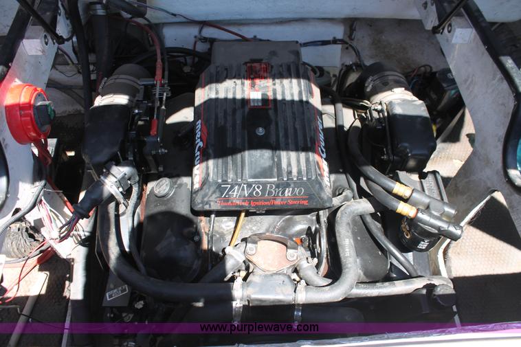 image for item H3573 1992 Maxum 2400 Super Sport Limited boat