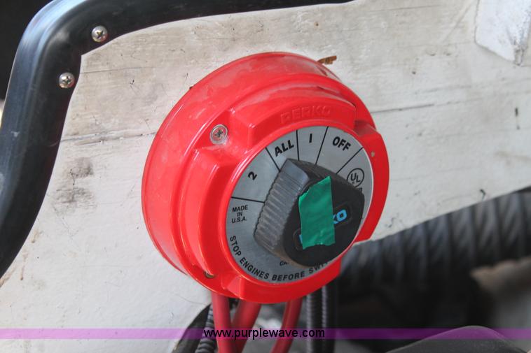 image for item H3573 1992 Maxum 2400 Super Sport Limited boat