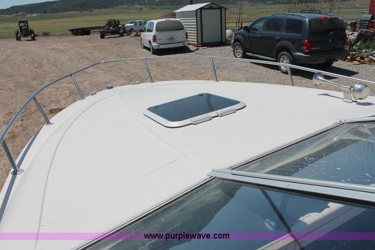 image for item H3573 1992 Maxum 2400 Super Sport Limited boat