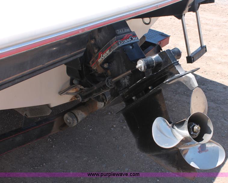 image for item H3573 1992 Maxum 2400 Super Sport Limited boat