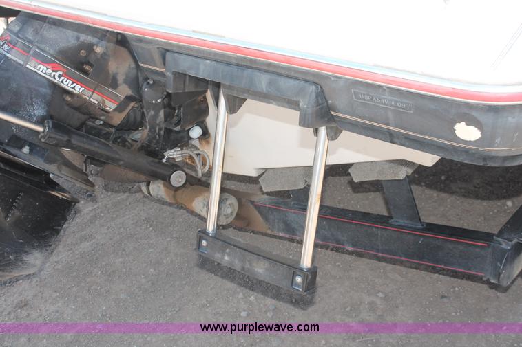 image for item H3573 1992 Maxum 2400 Super Sport Limited boat