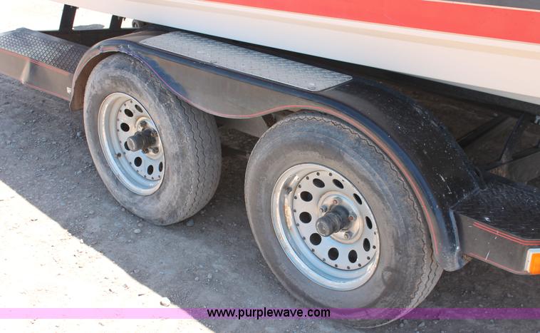 image for item H3573 1992 Maxum 2400 Super Sport Limited boat