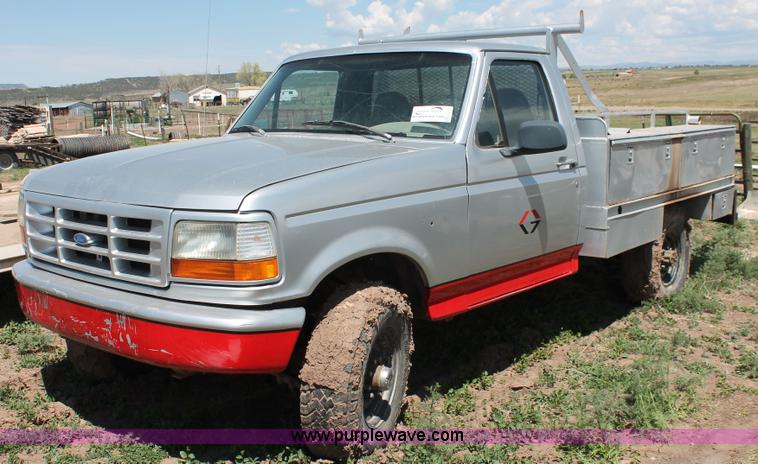 image for item H3575 1996 Ford F250 XL utility truck