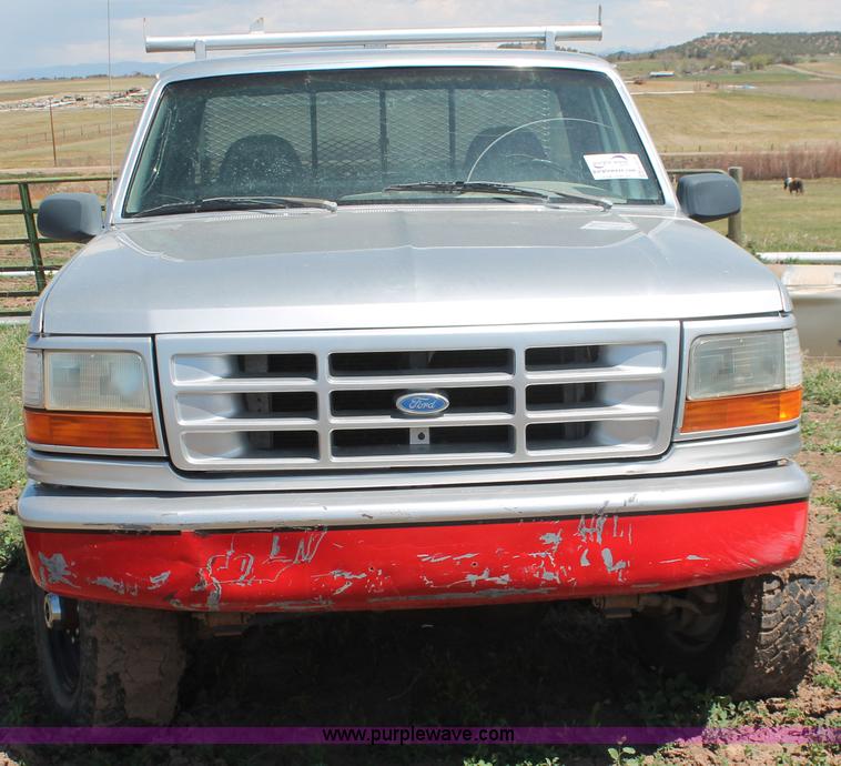 image for item H3575 1996 Ford F250 XL utility truck