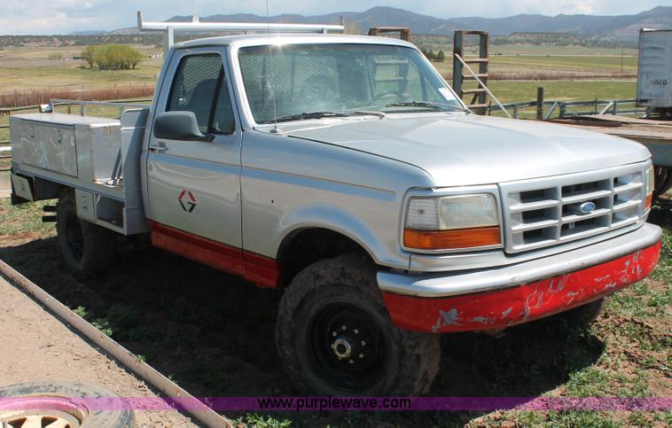 image for item H3575 1996 Ford F250 XL utility truck