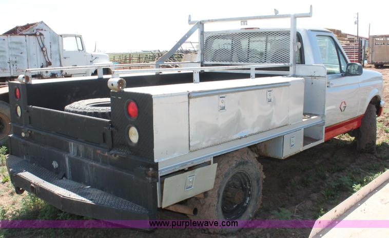 image for item H3575 1996 Ford F250 XL utility truck