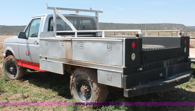 image for item H3575 1996 Ford F250 XL utility truck