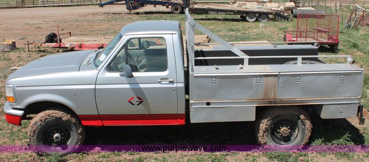 image for item H3575 1996 Ford F250 XL utility truck