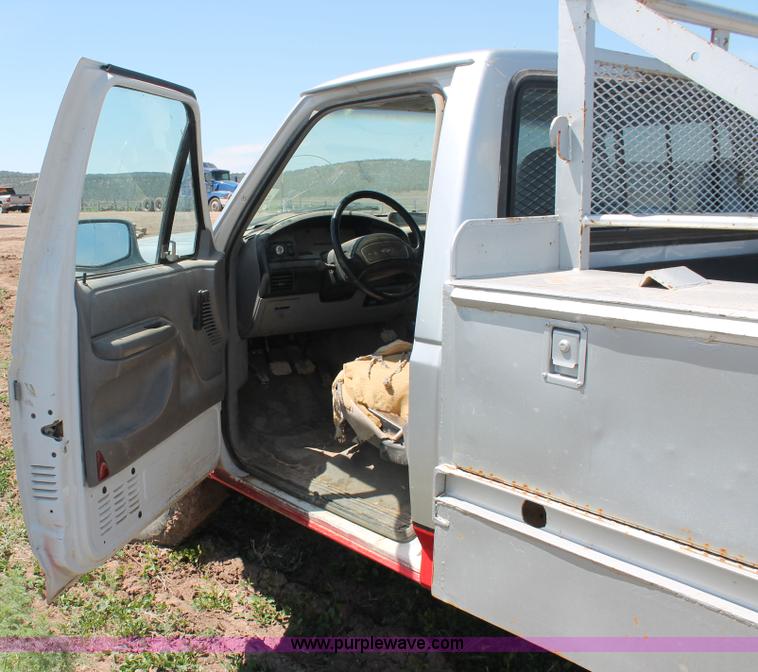 image for item H3575 1996 Ford F250 XL utility truck