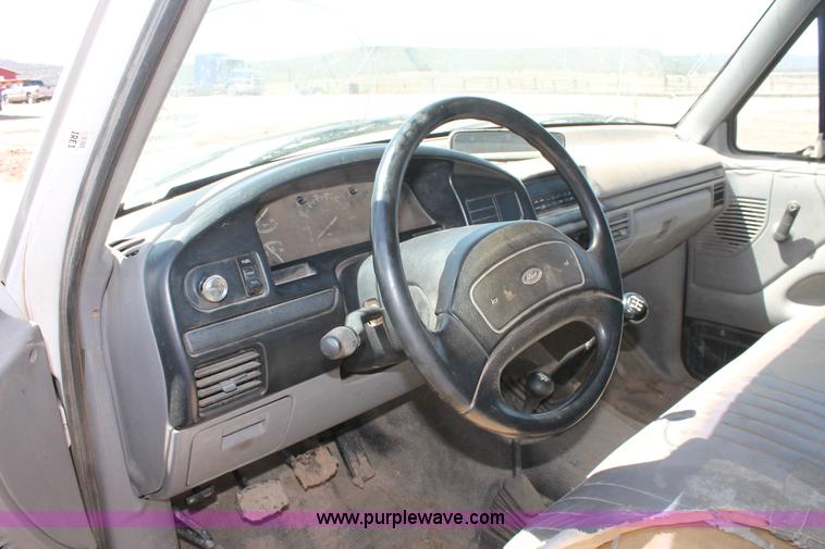 image for item H3575 1996 Ford F250 XL utility truck