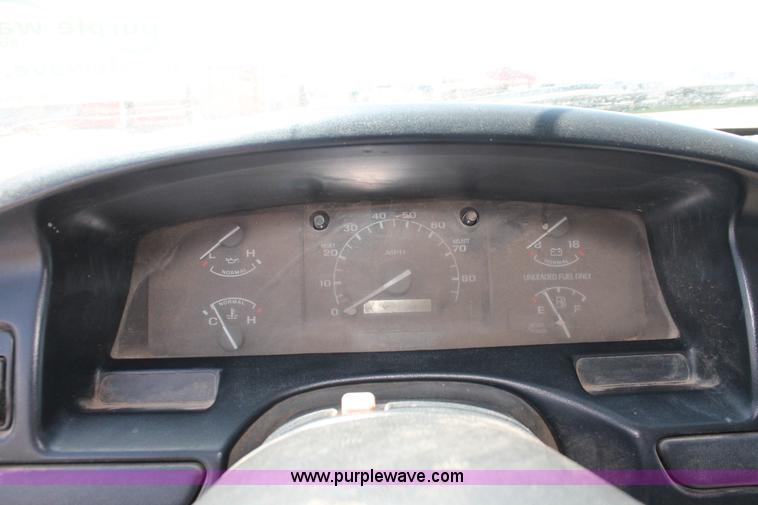 image for item H3575 1996 Ford F250 XL utility truck