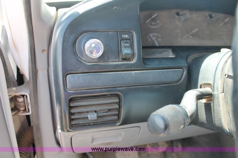 image for item H3575 1996 Ford F250 XL utility truck