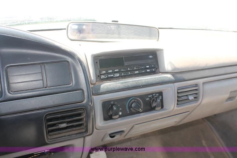 image for item H3575 1996 Ford F250 XL utility truck