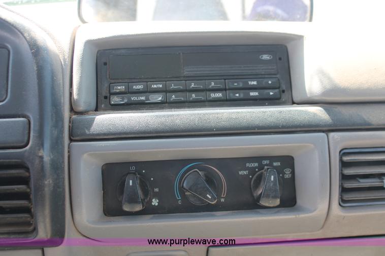 image for item H3575 1996 Ford F250 XL utility truck