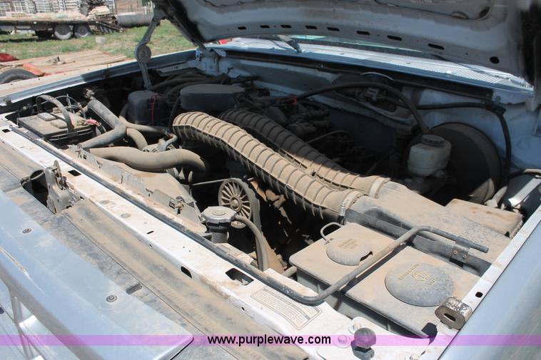 image for item H3575 1996 Ford F250 XL utility truck