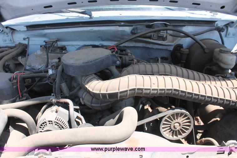 image for item H3575 1996 Ford F250 XL utility truck