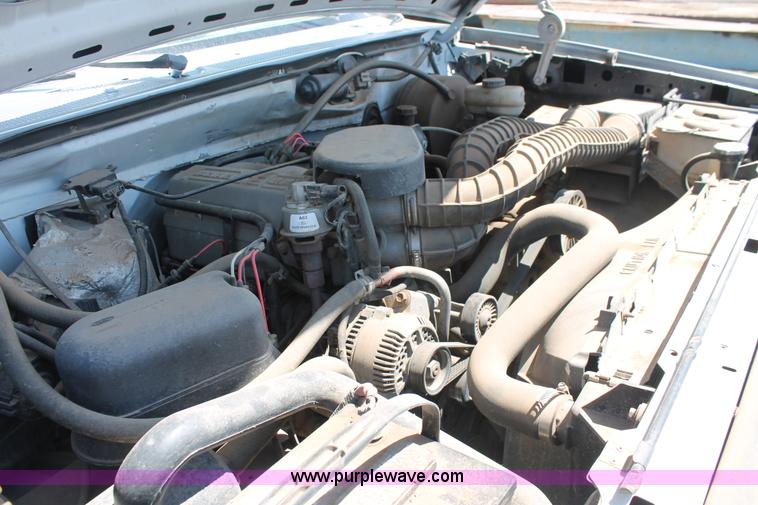 image for item H3575 1996 Ford F250 XL utility truck