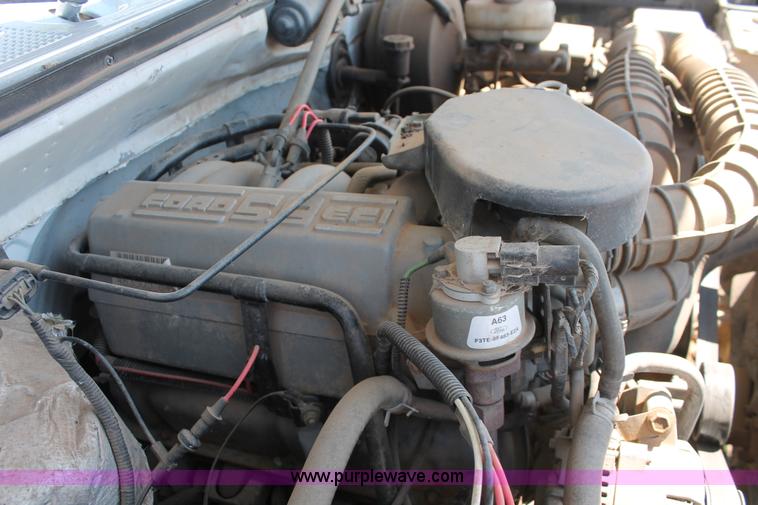 image for item H3575 1996 Ford F250 XL utility truck