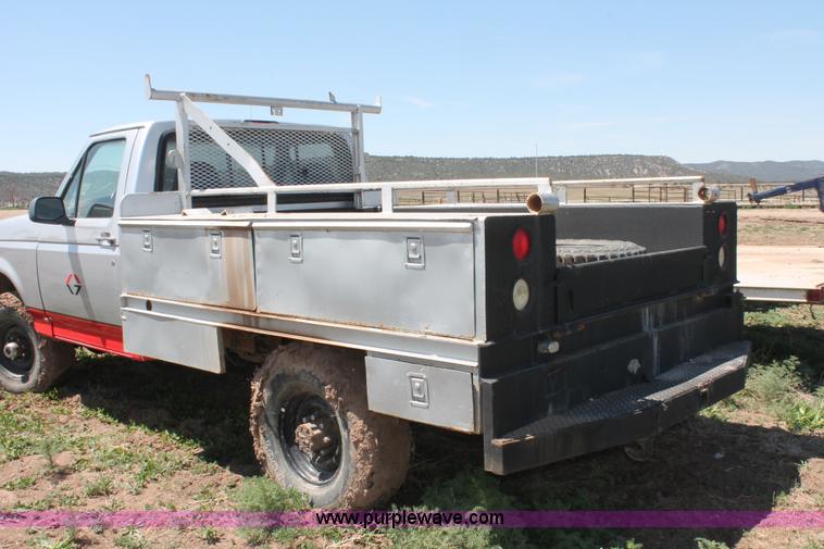 image for item H3575 1996 Ford F250 XL utility truck