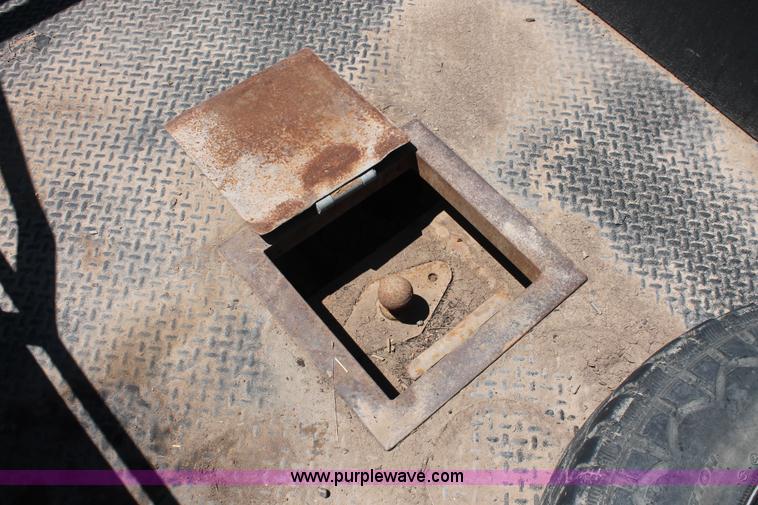 image for item H3575 1996 Ford F250 XL utility truck